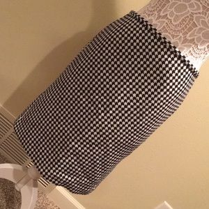 Houndstooth wool pencil skirt
